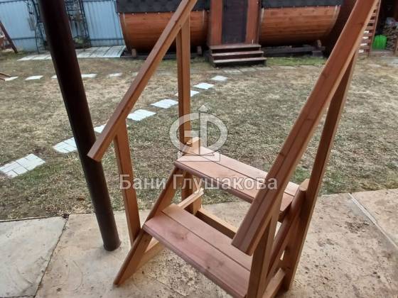 Деревянная лестница для купели и чана